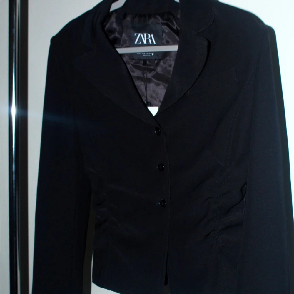 Must Go‼️ Brand New Zara Ruched Fitted Blazer. Read Description 👇 - Picture 7 of 12